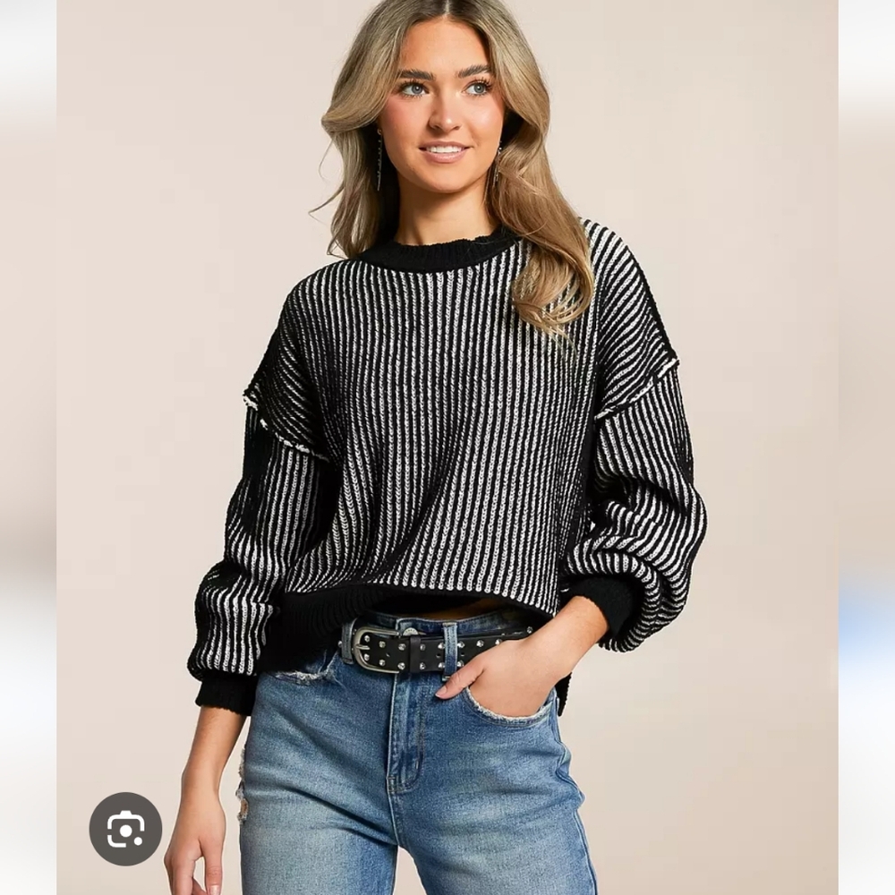 New in womens sweater sz medium